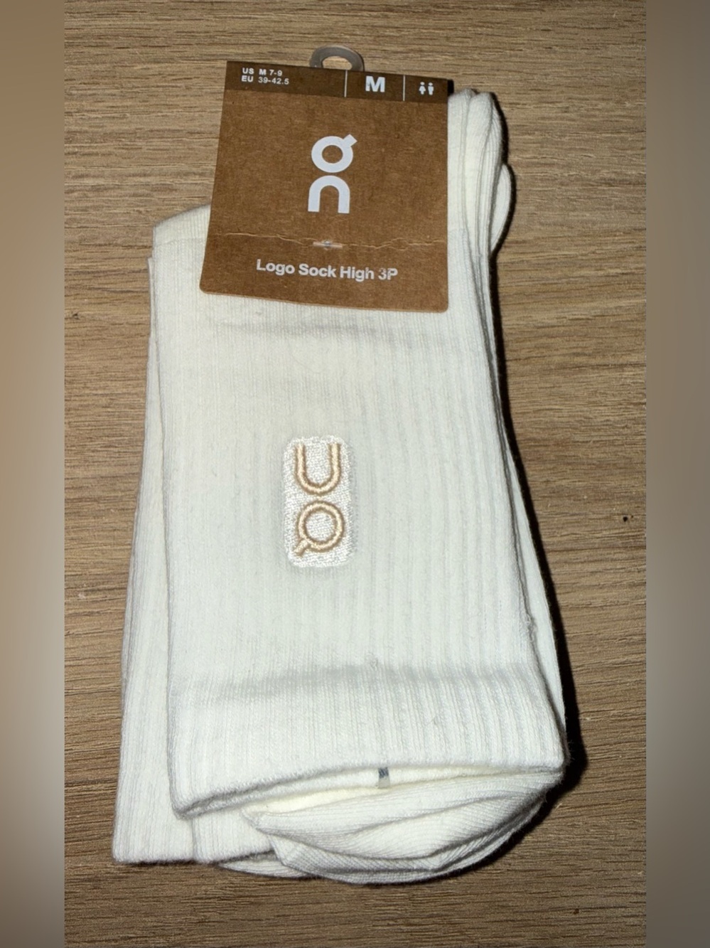 NWT ON RUNNING Logo High Crew Socks. Pack of 3. Size  Medium.